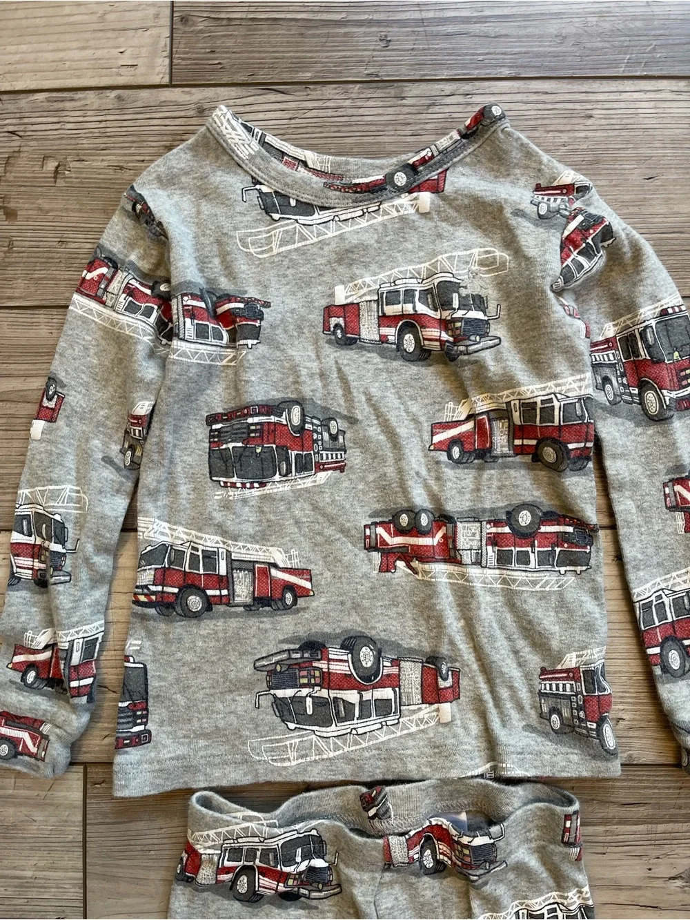 Gap | Fire Truck Long Sleeve Pajama Set | Size: 6